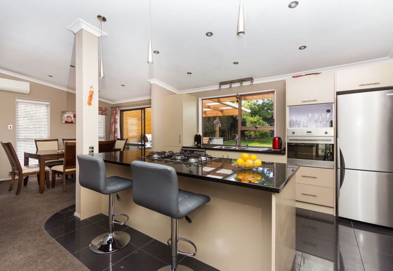 7 Fortyfoot Lane, Sunnyhills, Auckland - Carousel 2