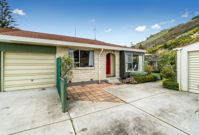 2/4 Whitfield Street, Sumner, Christchurch - Carousel 1