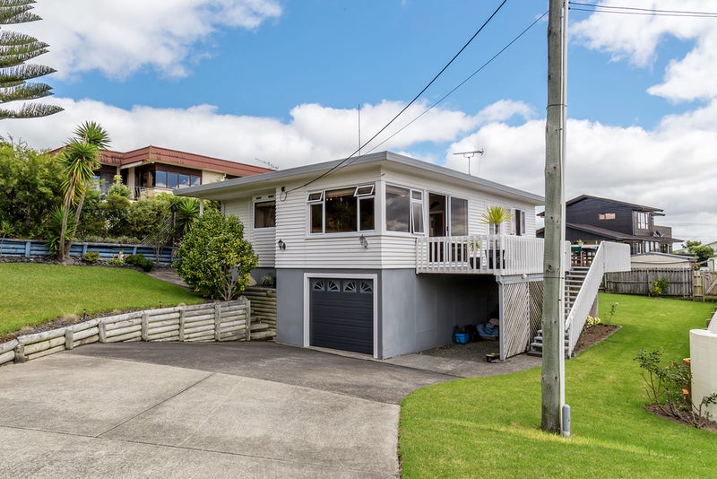 4 Crown Road, Tindalls Beach, Whangaparaoa - Carousel 2