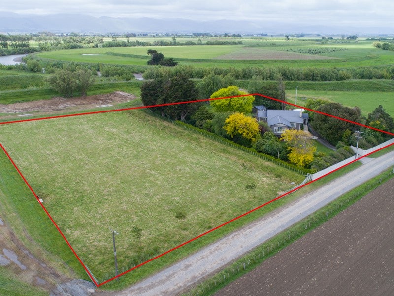 18 Riverbank Road, Tiakitahuna, Palmerston North - Carousel 2