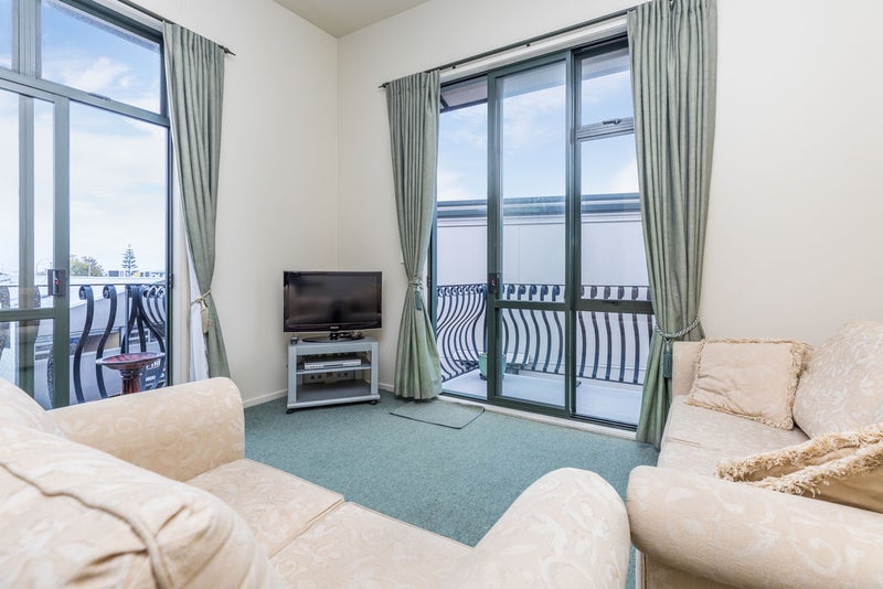 3A/30 Randolph Street, Newton, Auckland - Carousel 1