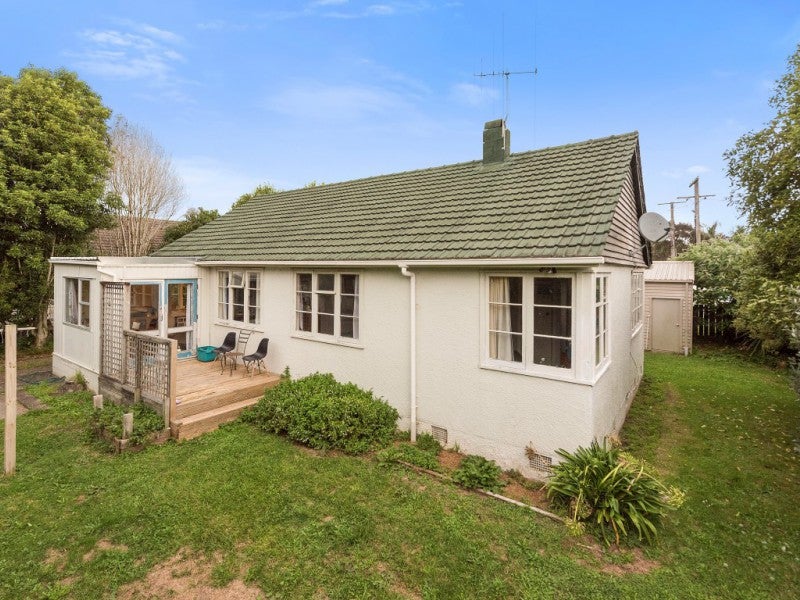 3 Watts Crescent, Hamilton East, Hamilton - Carousel 2