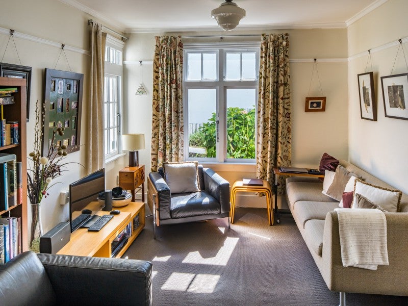 45 Riddlers Crescent, Petone, Lower Hutt - Carousel 2