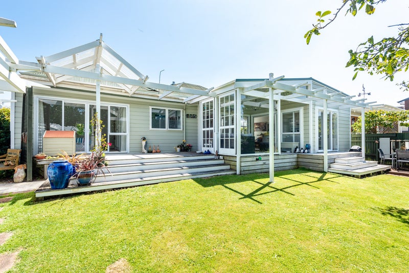 11 Clifford Street, Whataupoko, Gisborne - Carousel 1