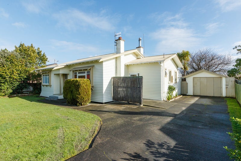 22 Clausen Street, Takaro, Palmerston North - Carousel 1