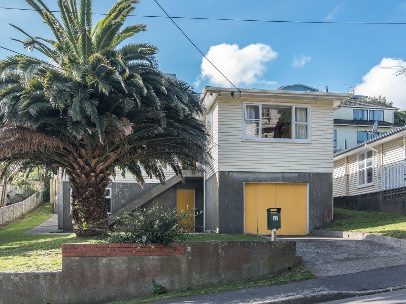 27 Robertson Street, Owhiro Bay, Wellington - Carousel 1