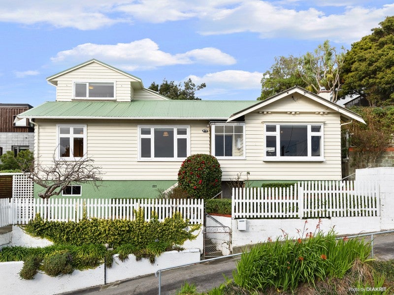 92 Nevay Road, Karaka Bays, Wellington - Carousel 1