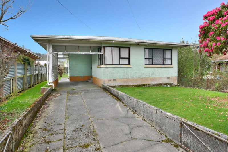 11 Glendining Avenue, North East Valley, Dunedin - Carousel 1