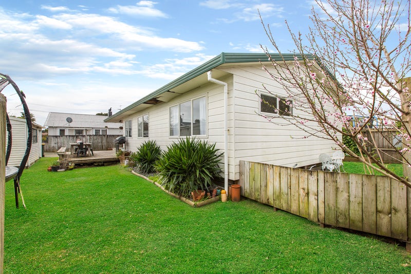 2/14 Graham Road, Conifer Grove, Takanini - Carousel 11