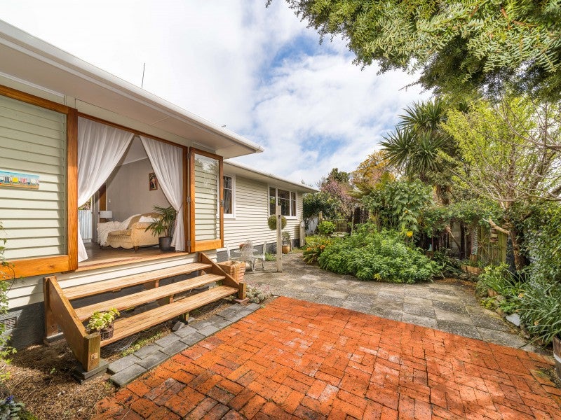 1 Stoke Place, Awapuni, Palmerston North - Carousel 19