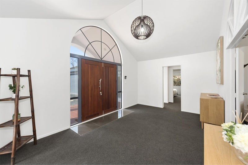 19 Montrose Crescent, Huntington, Hamilton - Carousel 9