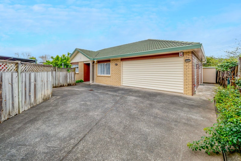 2/5 Headcorn Place, Botany Downs, Auckland - Carousel 16