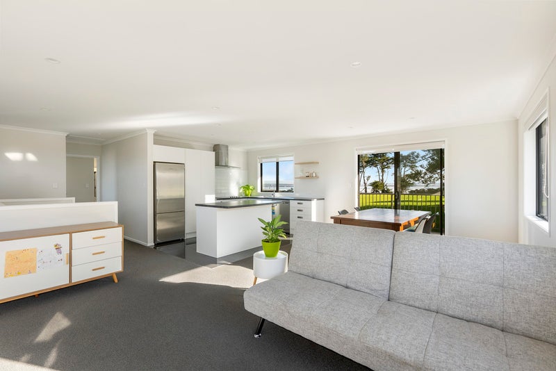 7 Ebanjane Way, Clendon Park, Auckland - Carousel 2