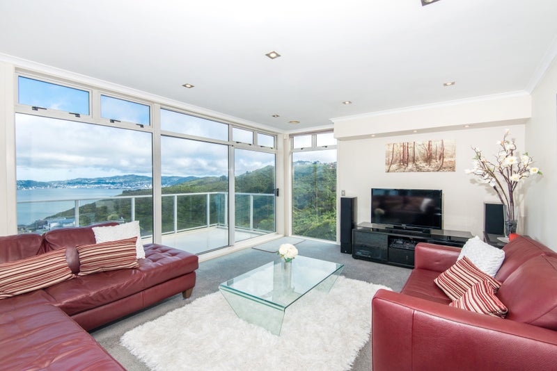 26 Bennett Grove, Newlands, Wellington - Carousel 2