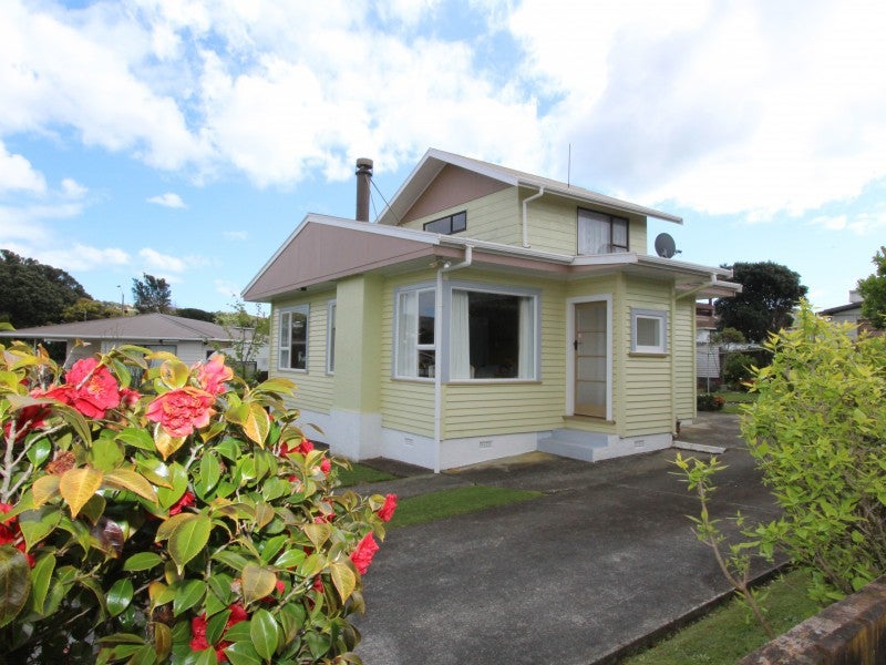 42 Kapiti Crescent, Titahi Bay, Porirua - Carousel 2