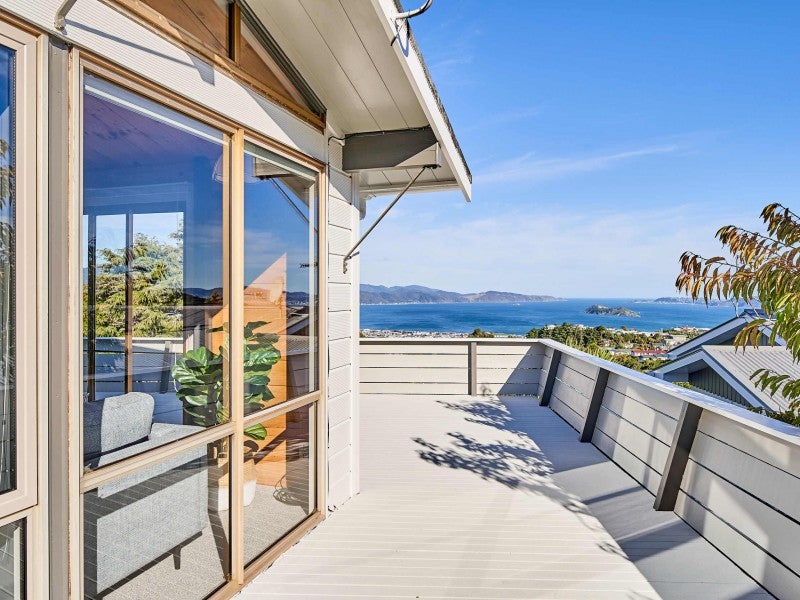 14 Laburnum Grove, Maungaraki, Lower Hutt - Carousel 1