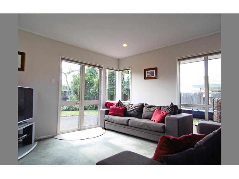 118B Hutchinson Avenue, New Lynn, Auckland - Carousel 2