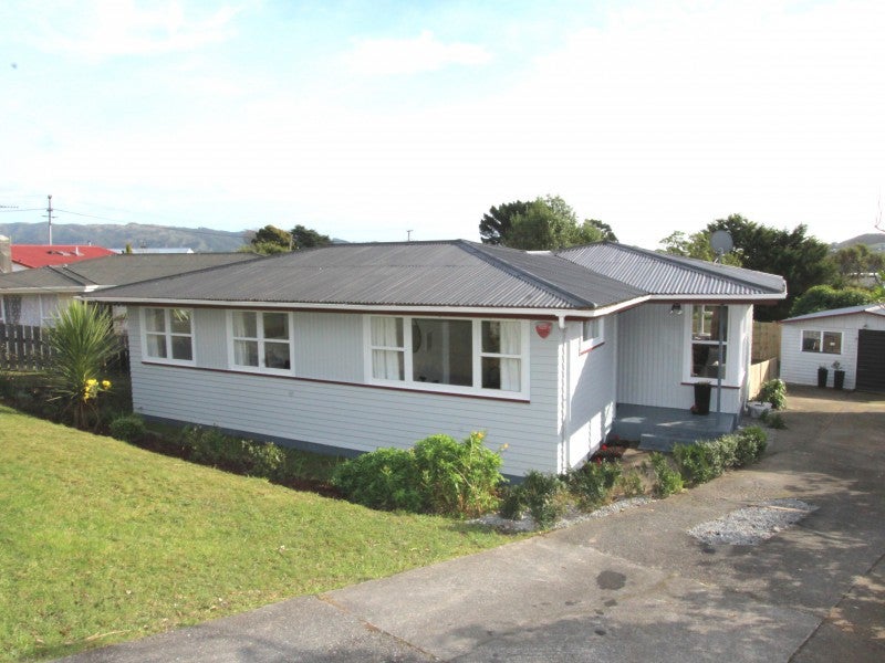71 Driver Crescent, Cannons Creek, Porirua - Carousel 1