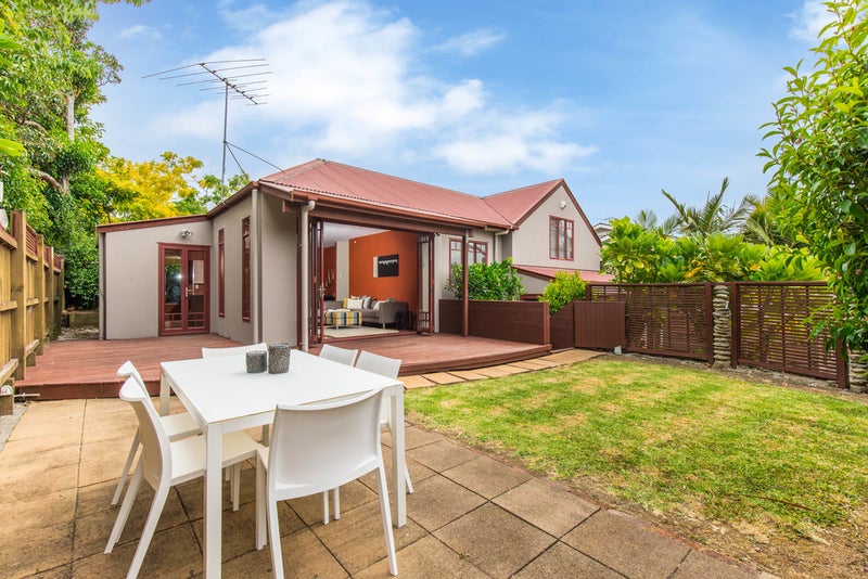 9A Myrtle Street, Morningside, Auckland - Carousel 1