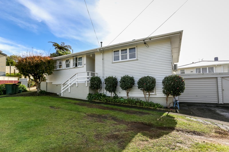 23 Banks Street, Marfell, New Plymouth - Carousel 15