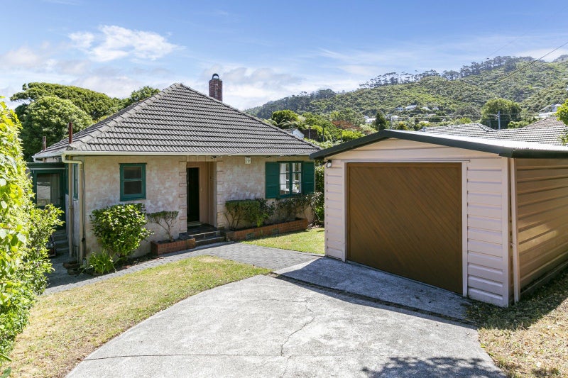 65 Delhi Crescent, Khandallah, Wellington - Carousel 1