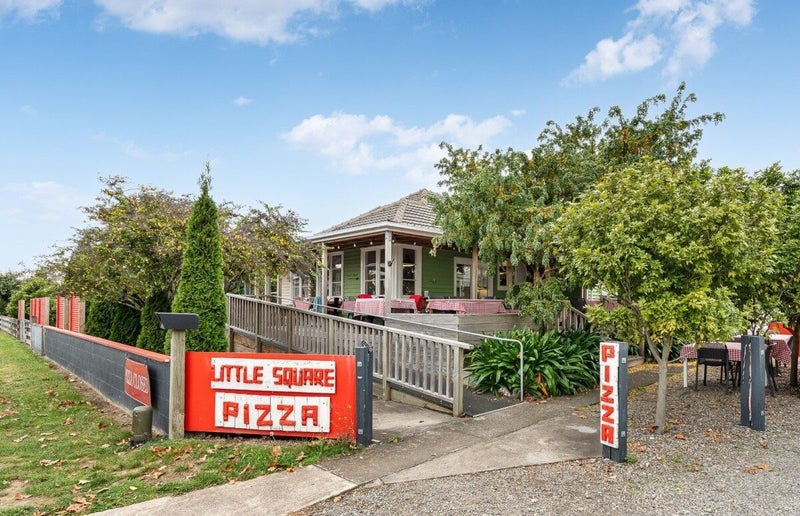 4 Kansas Grove, Totara Park, Upper Hutt - Carousel 1