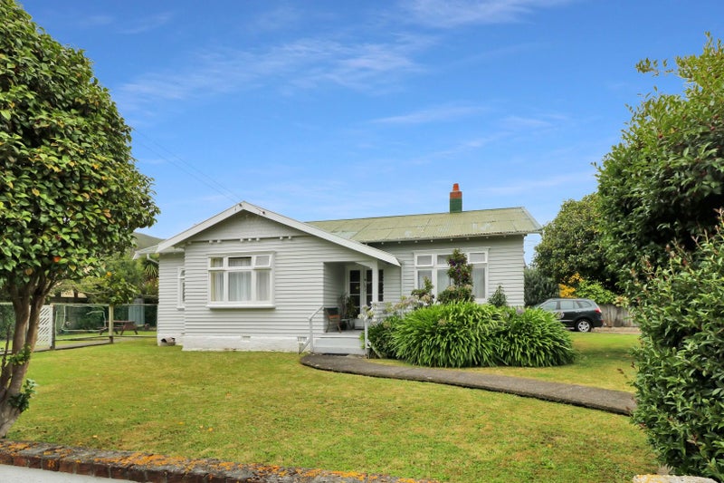 8 Junction Street, Fairfield, Lower Hutt - Carousel 12