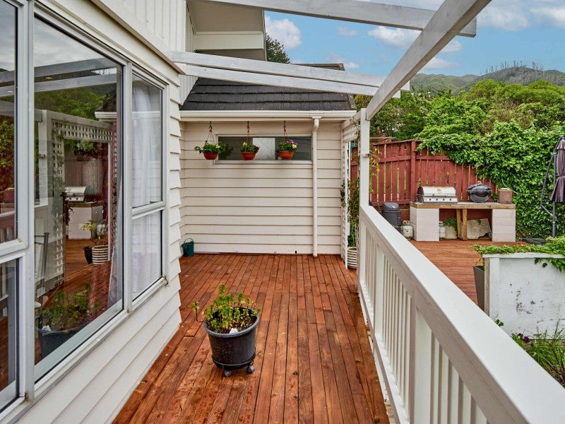 28 Turriff Crescent, Tawa, Wellington - Carousel 2