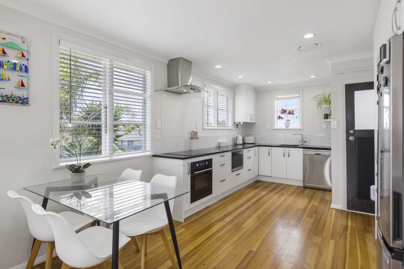 18 Inglewood Street, Wai o Taiki Bay, Auckland - Carousel 1