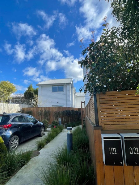 8/22 Denver Avenue, Sunnyvale, Auckland - Carousel 2