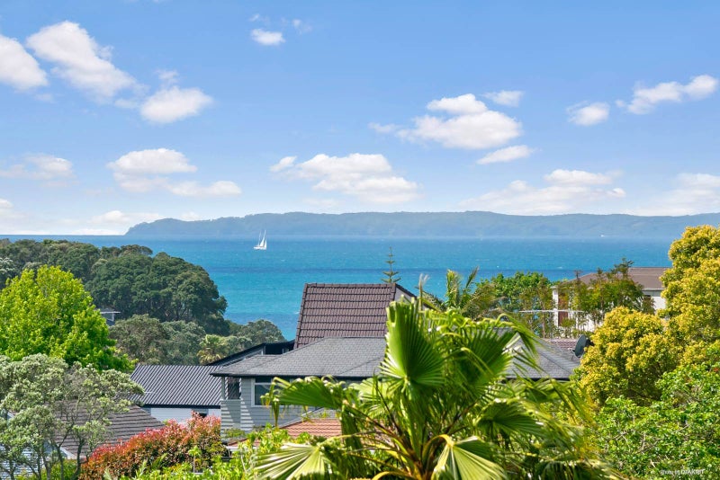 1/30 Matipo Road, Mairangi Bay, Auckland - Carousel 1