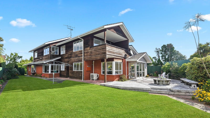 28 Bernard Street, Chedworth, Hamilton - Carousel 1