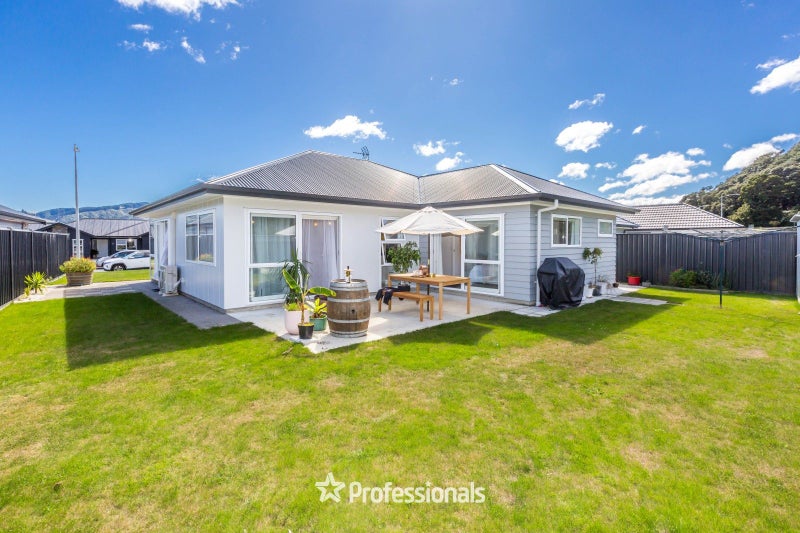 21 Salisbury Crescent, Wallaceville, Upper Hutt - Carousel 1