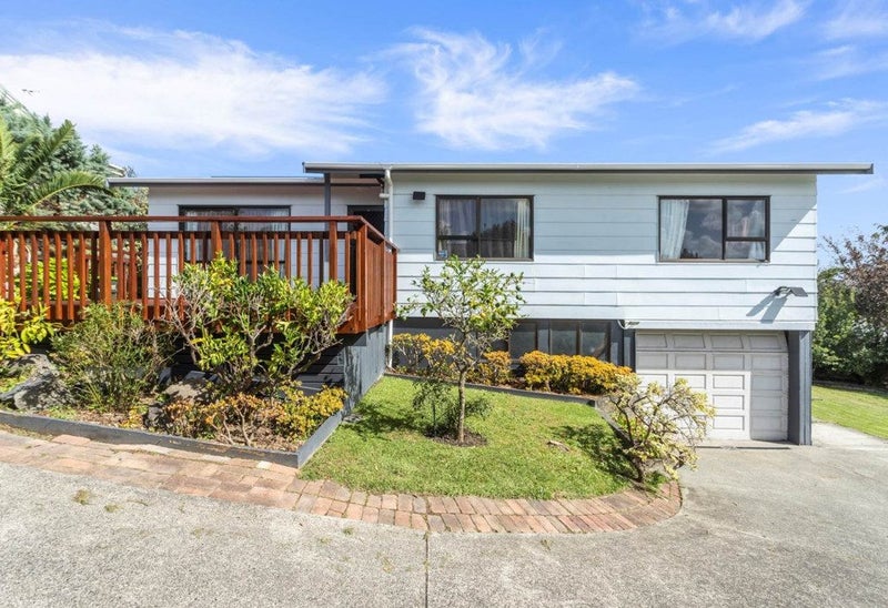 21 Flaunty Place, West Harbour, Auckland - Carousel 1