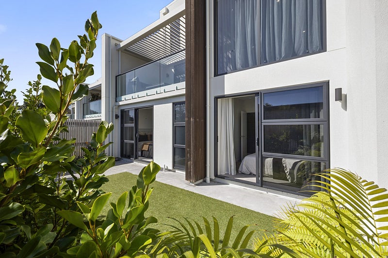 2/11A Baring Terrace, Strandon, New Plymouth - Carousel 1