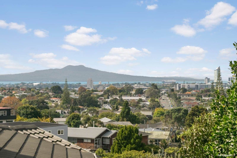 2/455 Glenfield Road, Glenfield, Auckland - Carousel 14