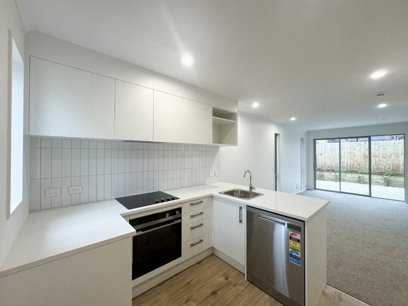 49 Ngae Place, Mangere East, Auckland - Carousel 2
