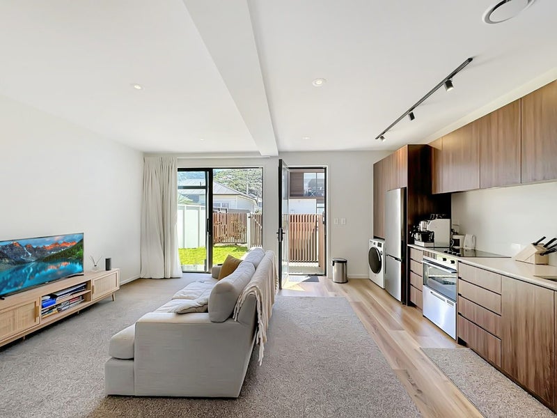 4/149 Onepu Road, Lyall Bay, Wellington - Carousel 2