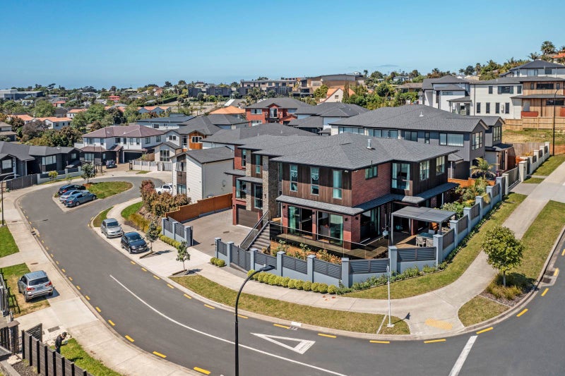 47 Fernhill Way, Oteha, Auckland - Carousel 2