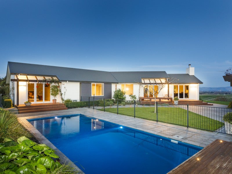 61 Sutherland Road, Sanson, Palmerston North - Carousel 1