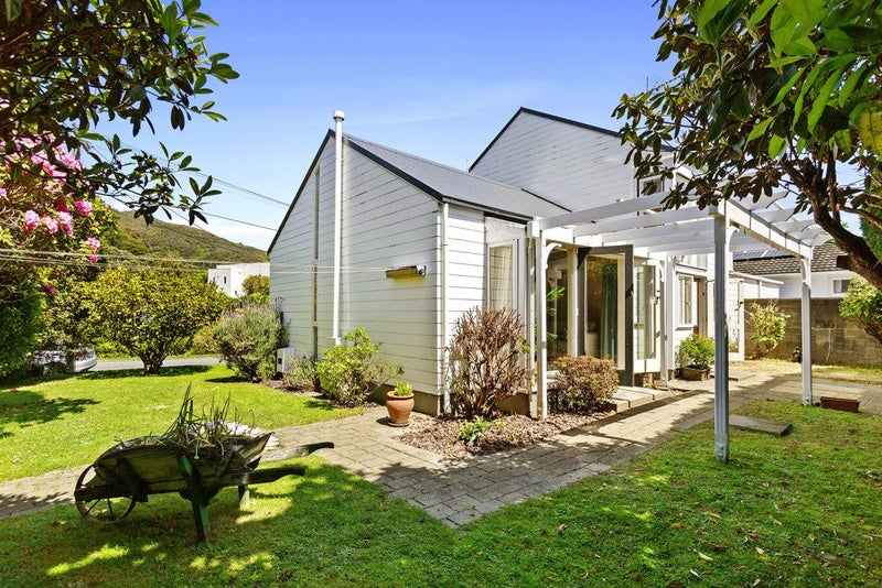2/319 Riverside Drive, Waterloo, Lower Hutt - Carousel 1