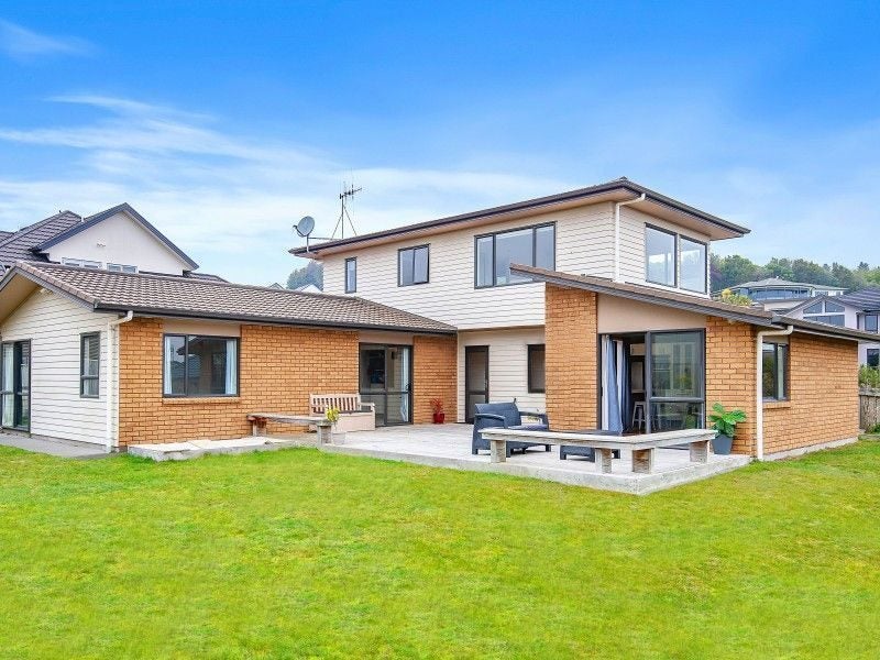 1 Botanical Heights Drive, Waipahihi, Taupo - Carousel 1
