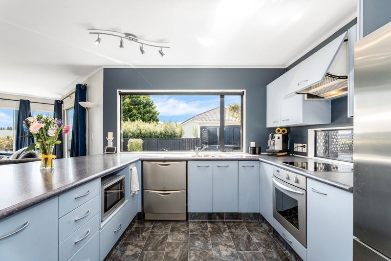 21 Joseph Banks Drive, Whitby, Porirua - Carousel 2