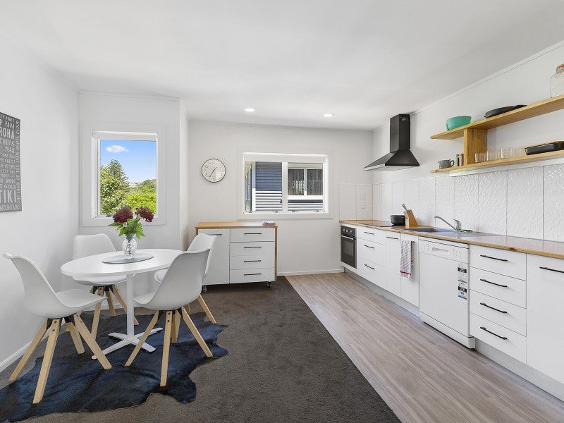 2/14C Glenmore Street, Thorndon, Wellington - Carousel 1