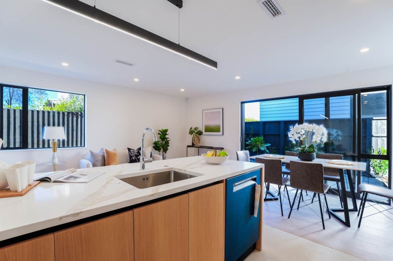 71A Seaview Road, Castor Bay, Auckland - Carousel 2