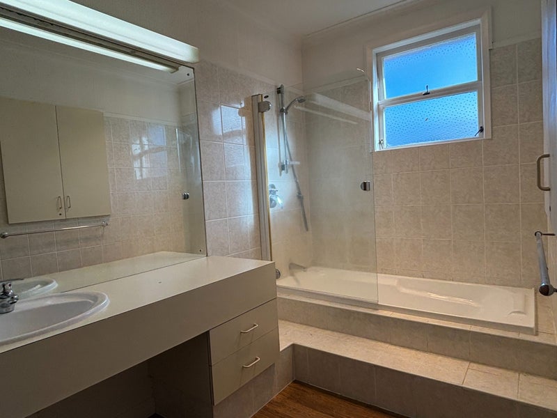 82 Raleigh Road, Northcote, Auckland - Carousel 25