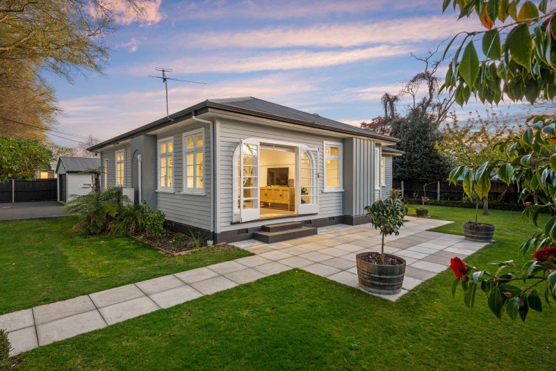81 Severn Street, St Albans, Christchurch - Carousel 1