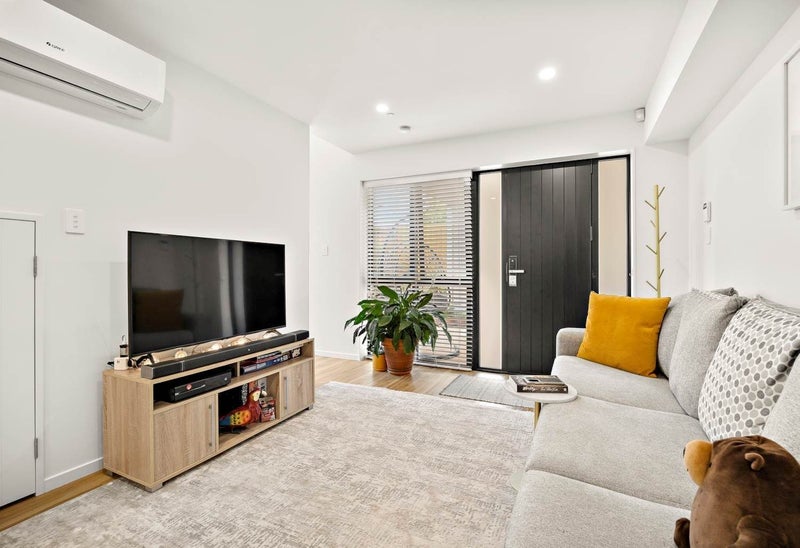 6E Taratoa Street, Point England, Auckland - Carousel 1