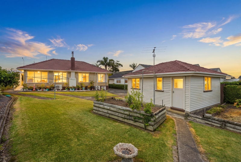 38 Hobsonville Road, West Harbour, Auckland - Carousel 1