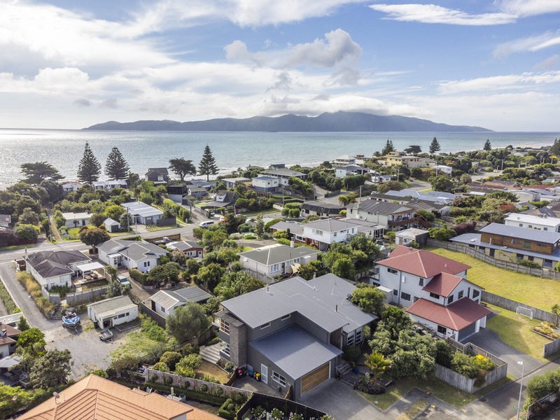 11 Metzenthin Close, Raumati South, Paraparaumu - Carousel 2